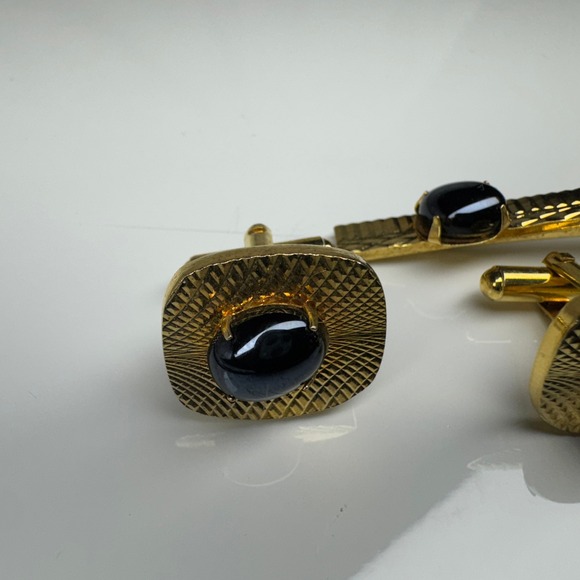 Taiwan Jewelry Gold Tone Black Cufflinks and‎ Tie Clip Set - Picture 11 of 16